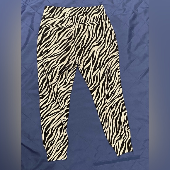 Anthropologie Cabi ATC Zebra‎ Jogger #5868 Black & White Women’s Medium - Picture 4 of 10